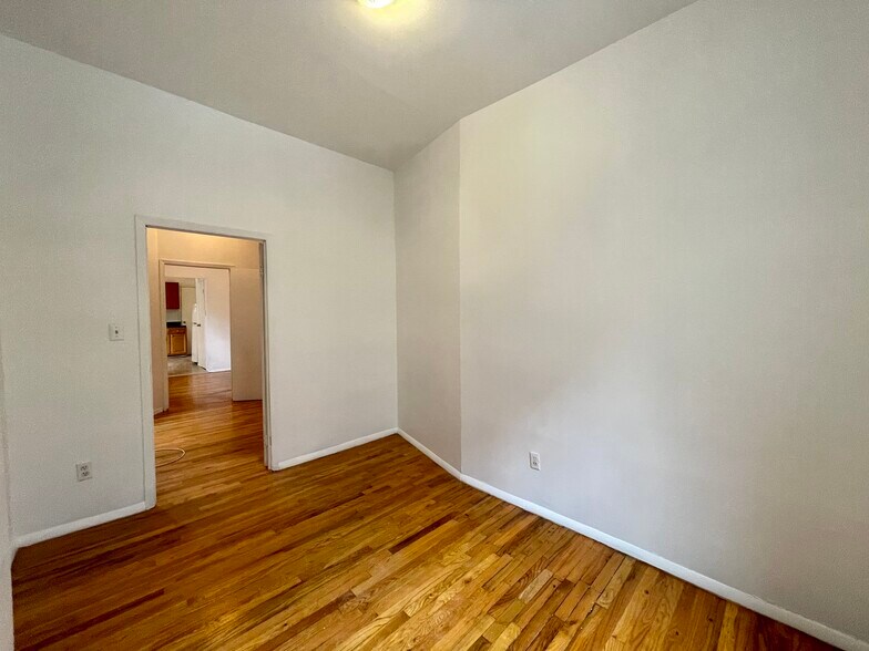 Building Photo - 180 E 101st St