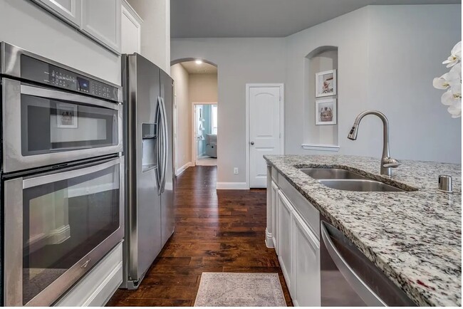 Building Photo - 4008 Oyster Creek Ct