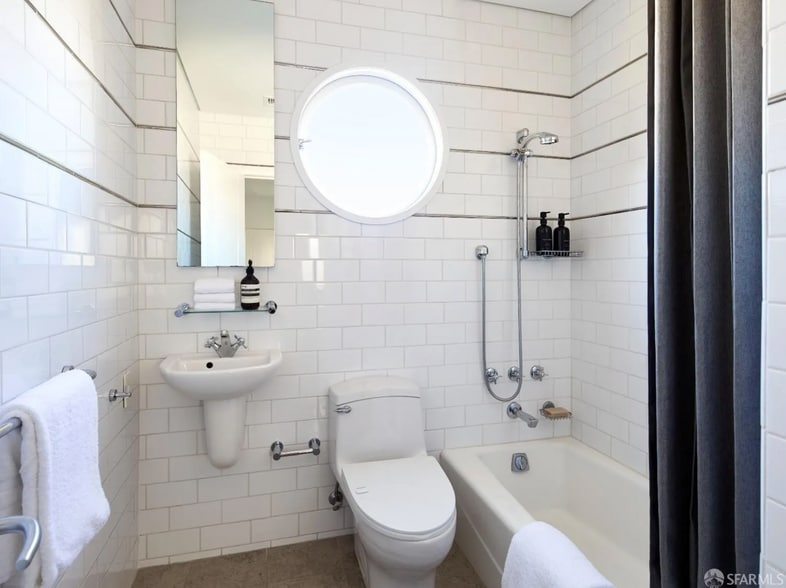 Building Photo - 2211 Leavenworth St