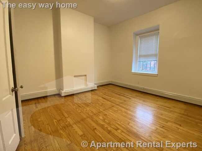 Building Photo - 194 Central St