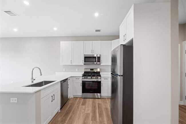 Primary Photo - 475 Communipaw Ave