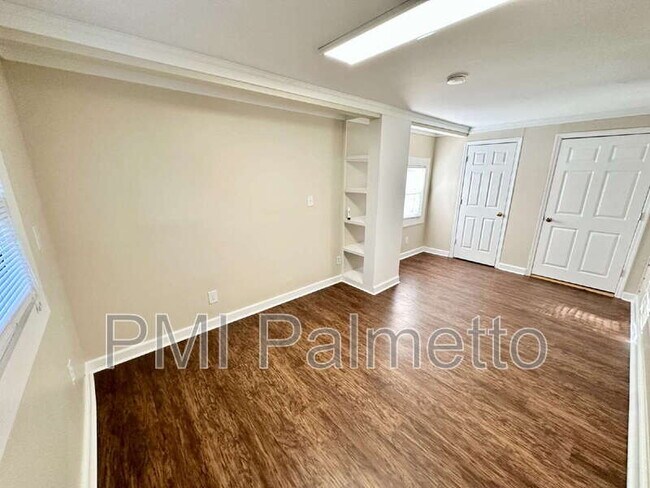 Building Photo - 2817 Columbia Ave