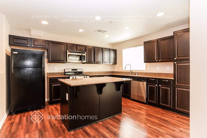 Building Photo - 8961 Stephanie Jean Ct