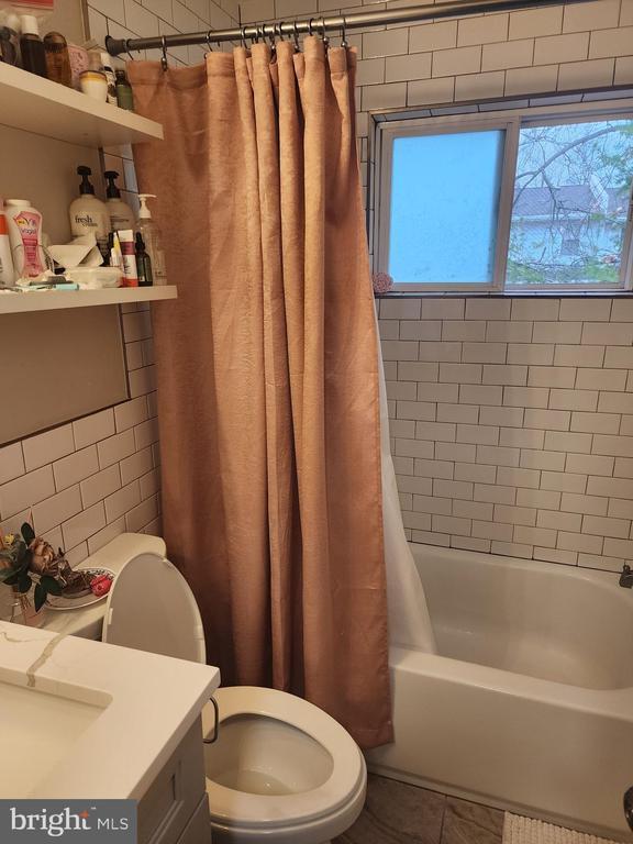 Building Photo - 110 N College Dr