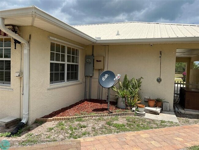 Building Photo - 1051 SW 85th Way
