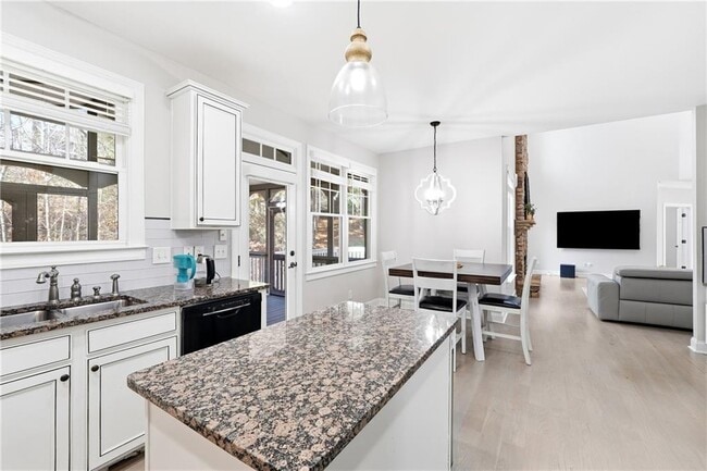 Building Photo - 3330 Spencer St