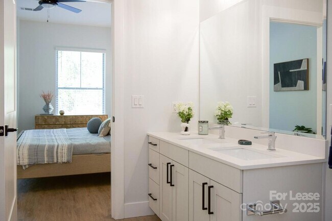 Building Photo - 9132 Senator Royall Dr