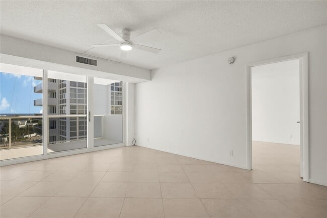 Building Photo - 2715 N Ocean Blvd