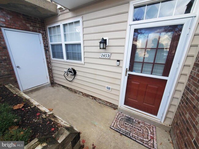 Building Photo - 2433 Wentworth Dr