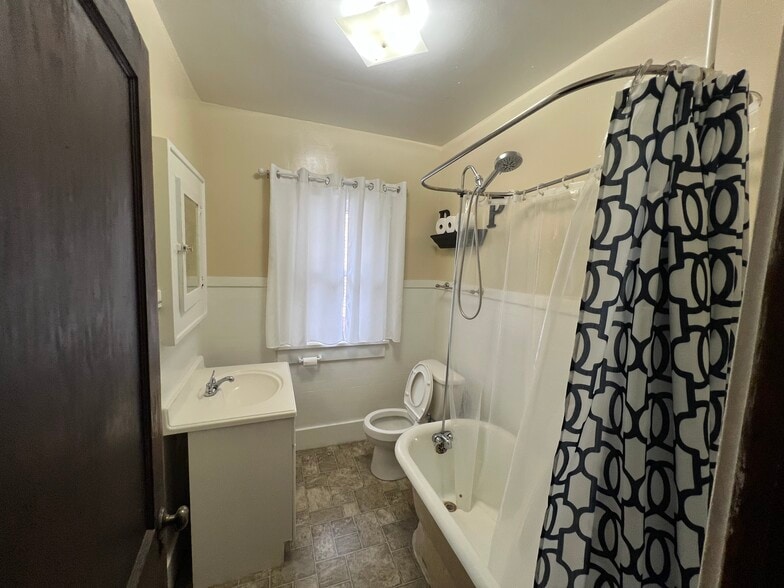 Bathroom - 24 Sunnyside Dr