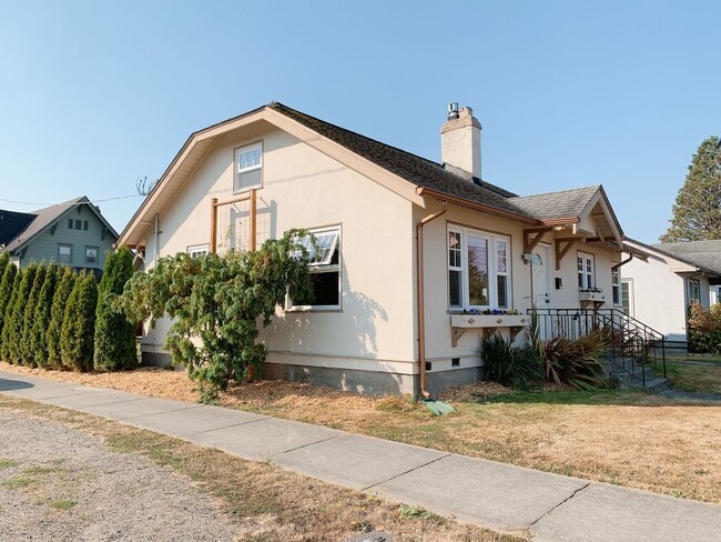 Building Photo - Adorable cottage in the Columbia Neighborhood