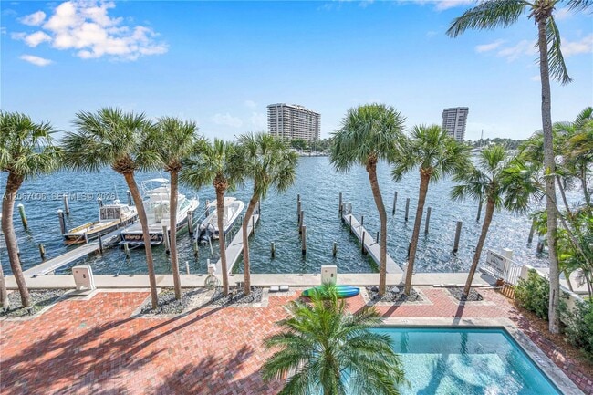 Building Photo - 1700 S Bayshore Ln