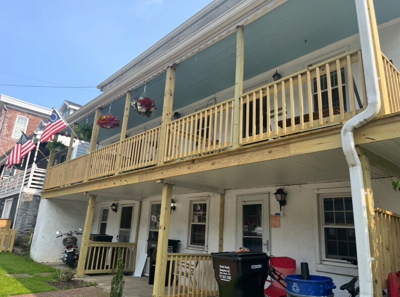 Building Photo - 16 East Main Street