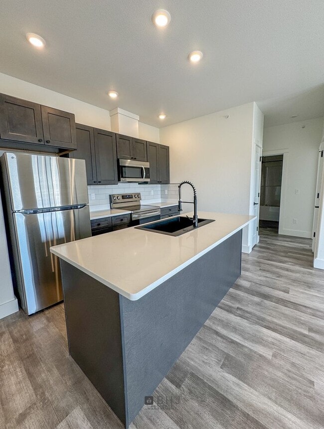 Building Photo - BRAND NEW Pet Friendly 2 bed/ 2 bath apartment!