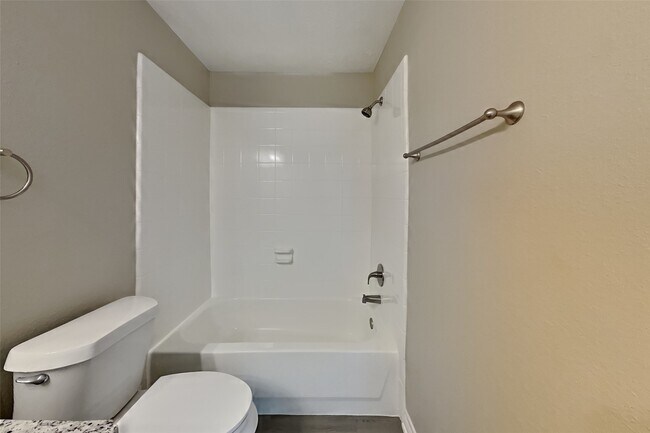 Building Photo - 8000 N Tarrytown Crossing Dr
