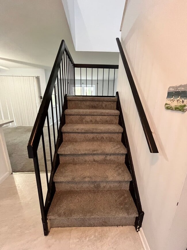 Building Photo - 2 Bd / 1.5 Bth Townhouse in Stover Mill