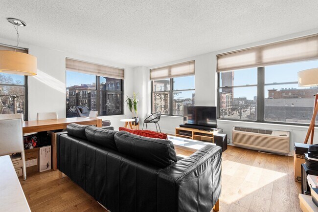 Building Photo - 4301 Park Ave