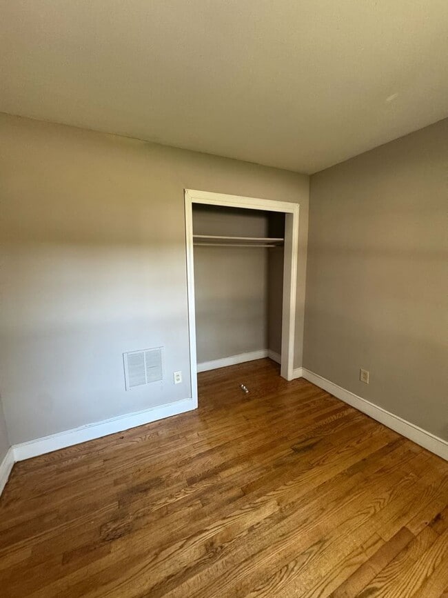 Building Photo - Updated Home with Parking in Radford