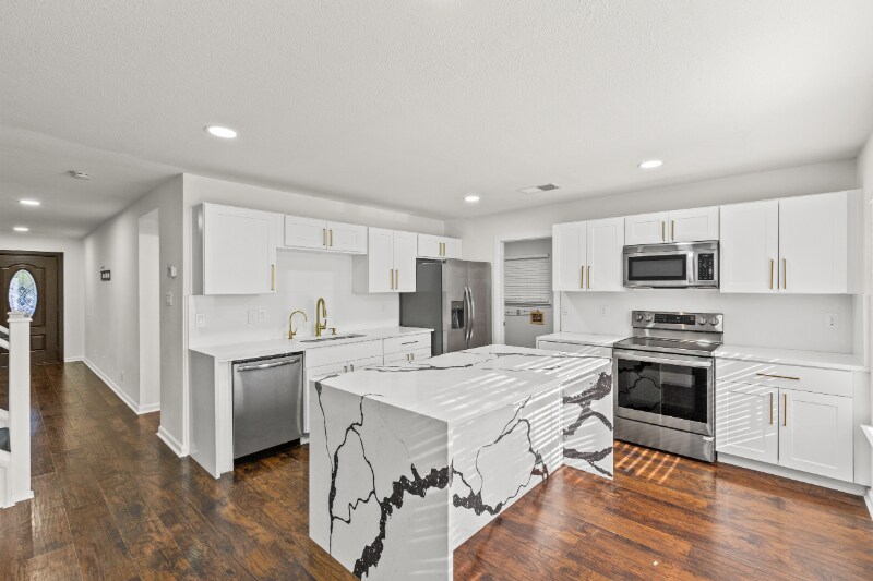 Building Photo - 10003 Silver Park