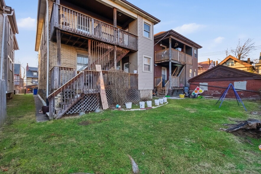 Building Photo - 2303 Sherbrook St