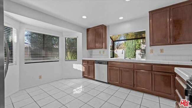 Building Photo - 409 Beverly Dr