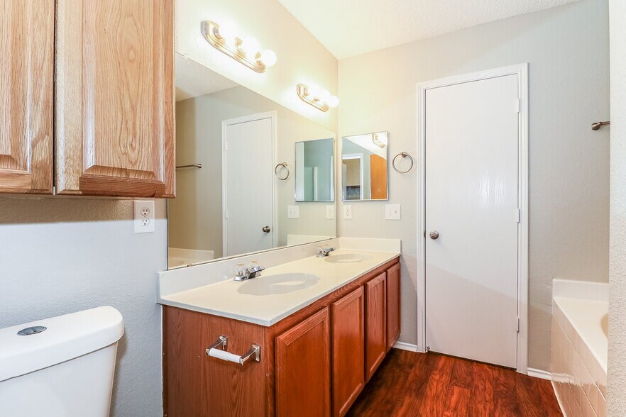 Building Photo - 2036 Navada Way