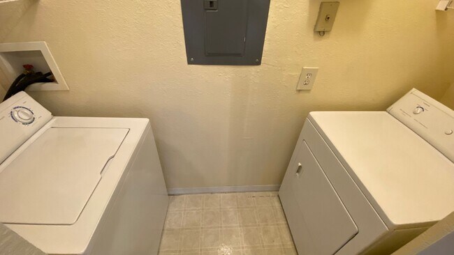 Building Photo - Beautiful 2br/2ba Visconti Condo with W/D ...