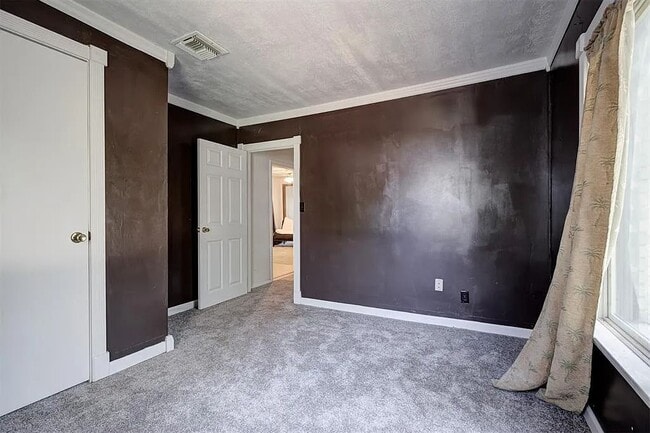 Building Photo - 4001 Meadowview Dr