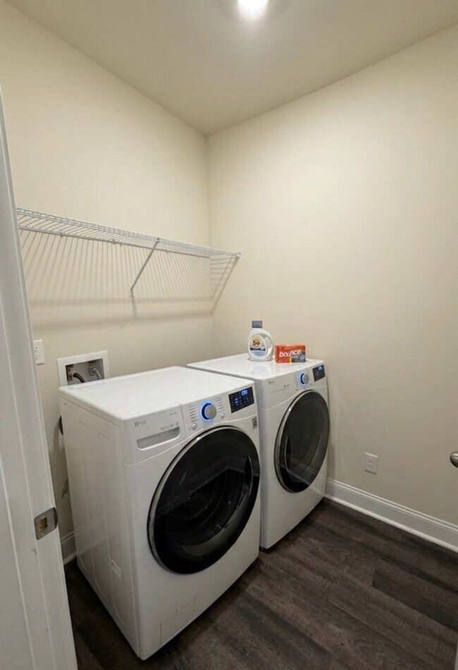 Building Photo - 1 Month Free — Applied as 50% Off Your First 2 Months - Ranch home quiet neighborhood in Hinesville