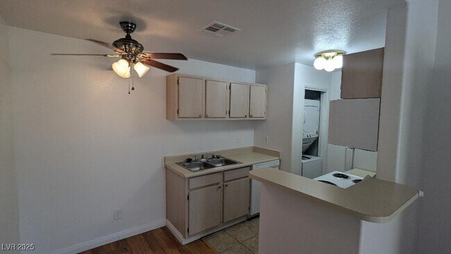 Building Photo - 5211 S Lindell Rd