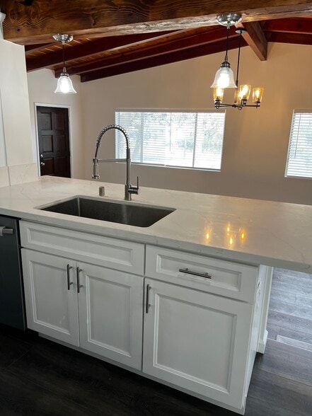 Building Photo - 367 Sirretta St