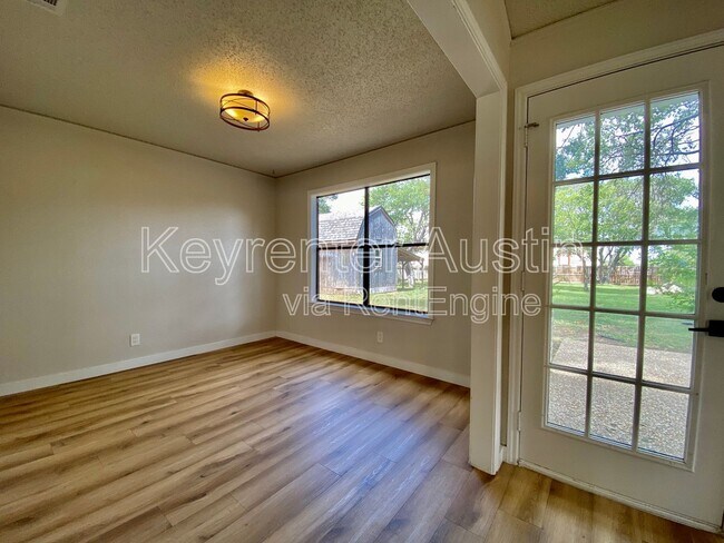 Building Photo - 410 Twin Oak Trail