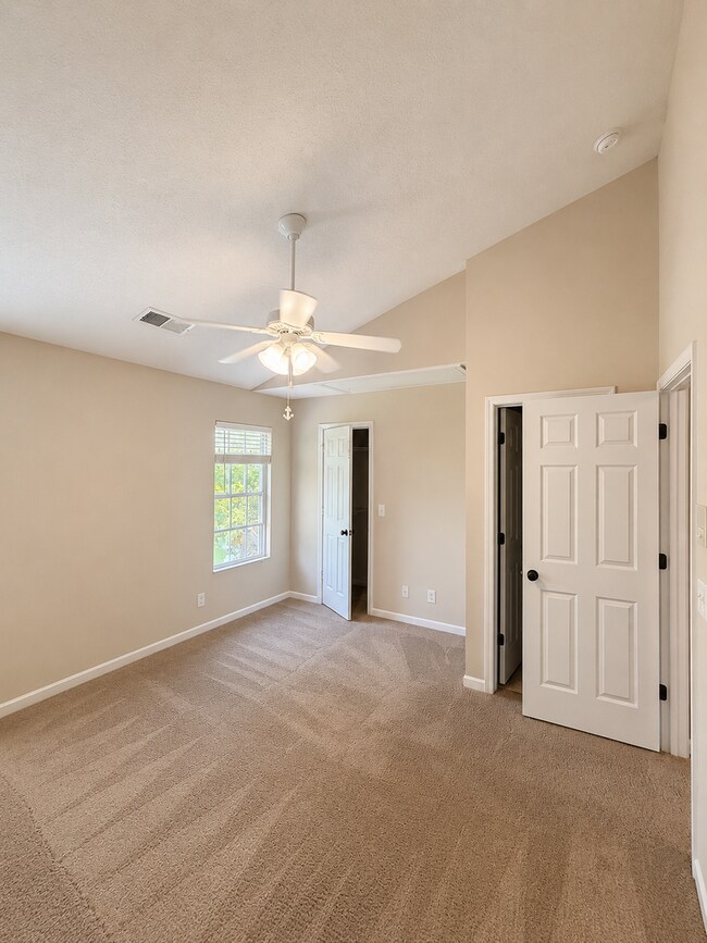 Building Photo - Three bedroom, 2.5 bath townhome in Whitsett