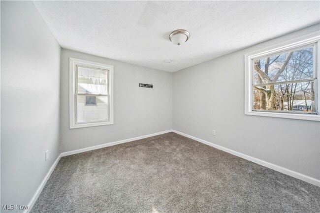 Building Photo - 702 Grace Ave