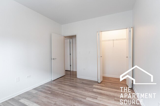 Building Photo - Modern Duplex Up: 2 Bed 2.5 Bath & In Unit W/D