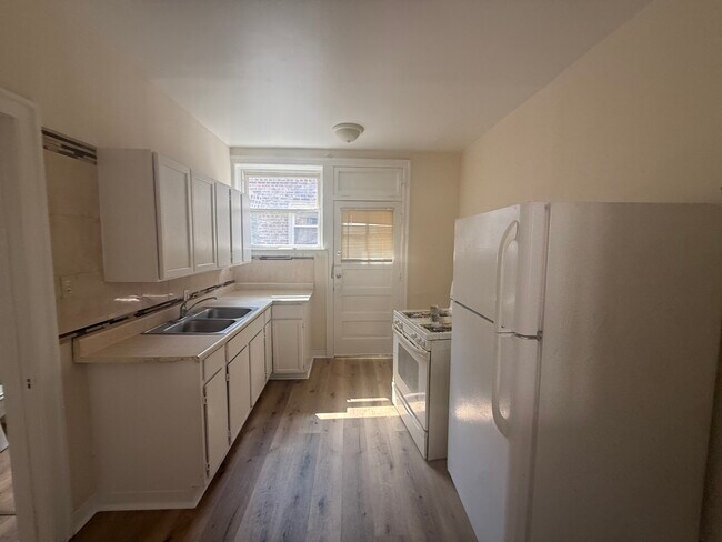Building Photo - 2148 Gunderson Ave