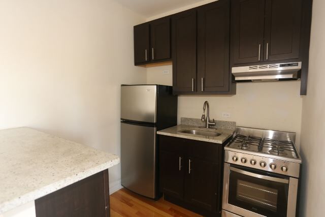 Building Photo - 4617 N Paulina St