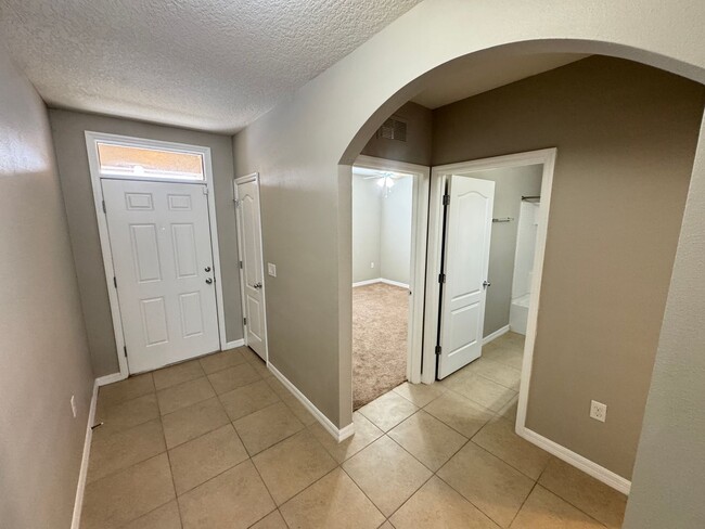 Building Photo - Beautiful 4 Bedroom 2 Bathroom Home in Bartow!