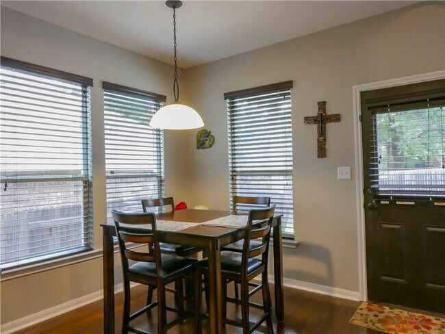 Building Photo - 702 S Frontier Ln