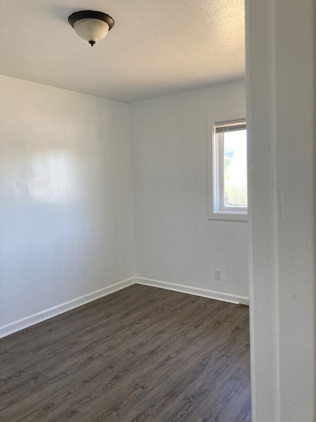 Building Photo - 2432 S 5th St W