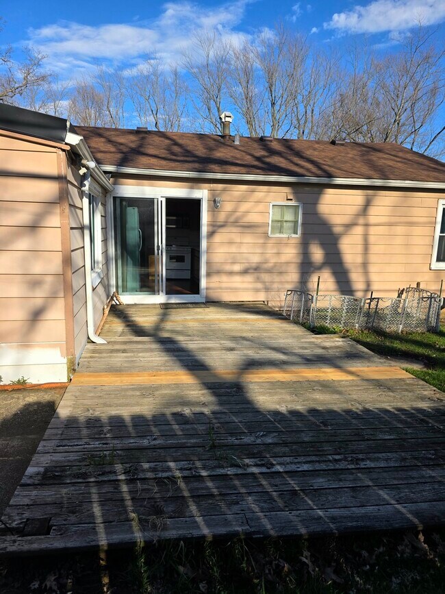 Building Photo - 36752 N Wildwood Dr