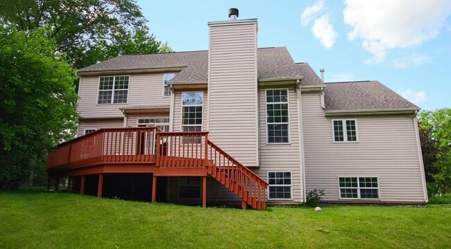 Building Photo - 531 Primrose Ln