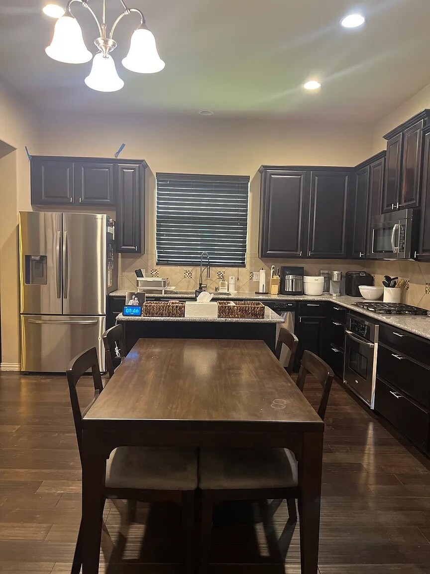 Kitchen with breakfast nook - 12372 Payne St