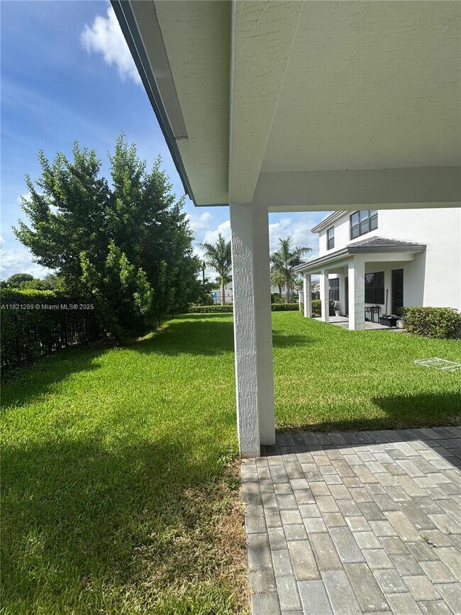 Building Photo - 4481 SW 173rd Ave