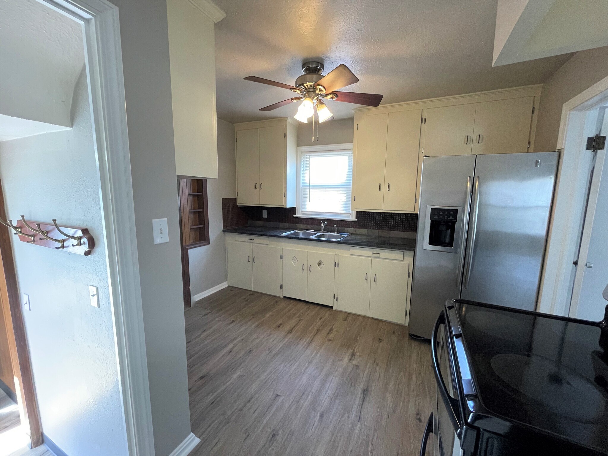 Kitchen - 1204 Irene Rd