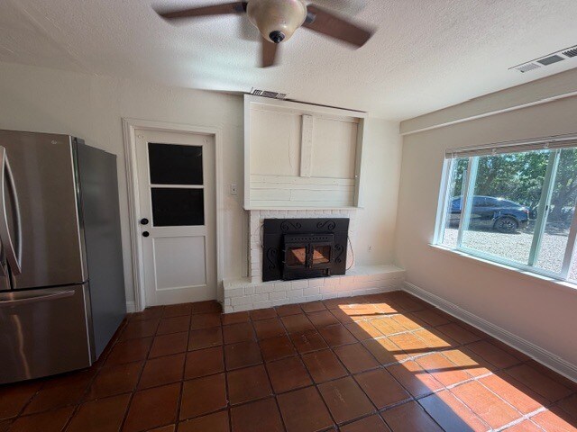 Building Photo - 10861 Live Oak Rd