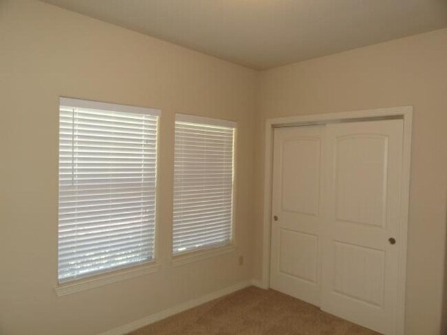 Building Photo - Cottages at Lake Creek / Freestanding One ...