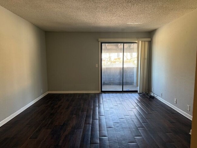 Building Photo - 1 Bed/ 1 Bath Condo!  Harding / Southern Hills Area!  Pets ok!