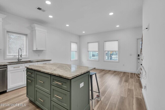 Building Photo - 45 Borden Ave