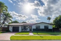 Building Photo - 17901 SW 92nd Ct